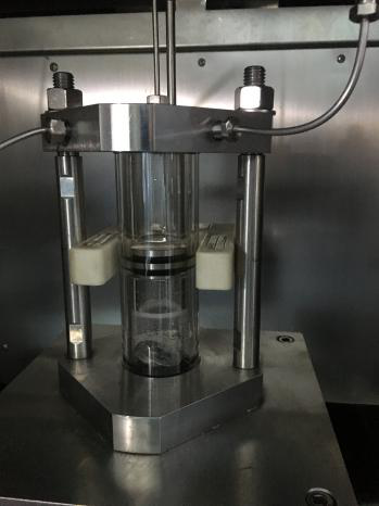 天然氣水合物反應(yīng)裝置(圖2) 天然氣水合物反應(yīng)裝置(圖2)