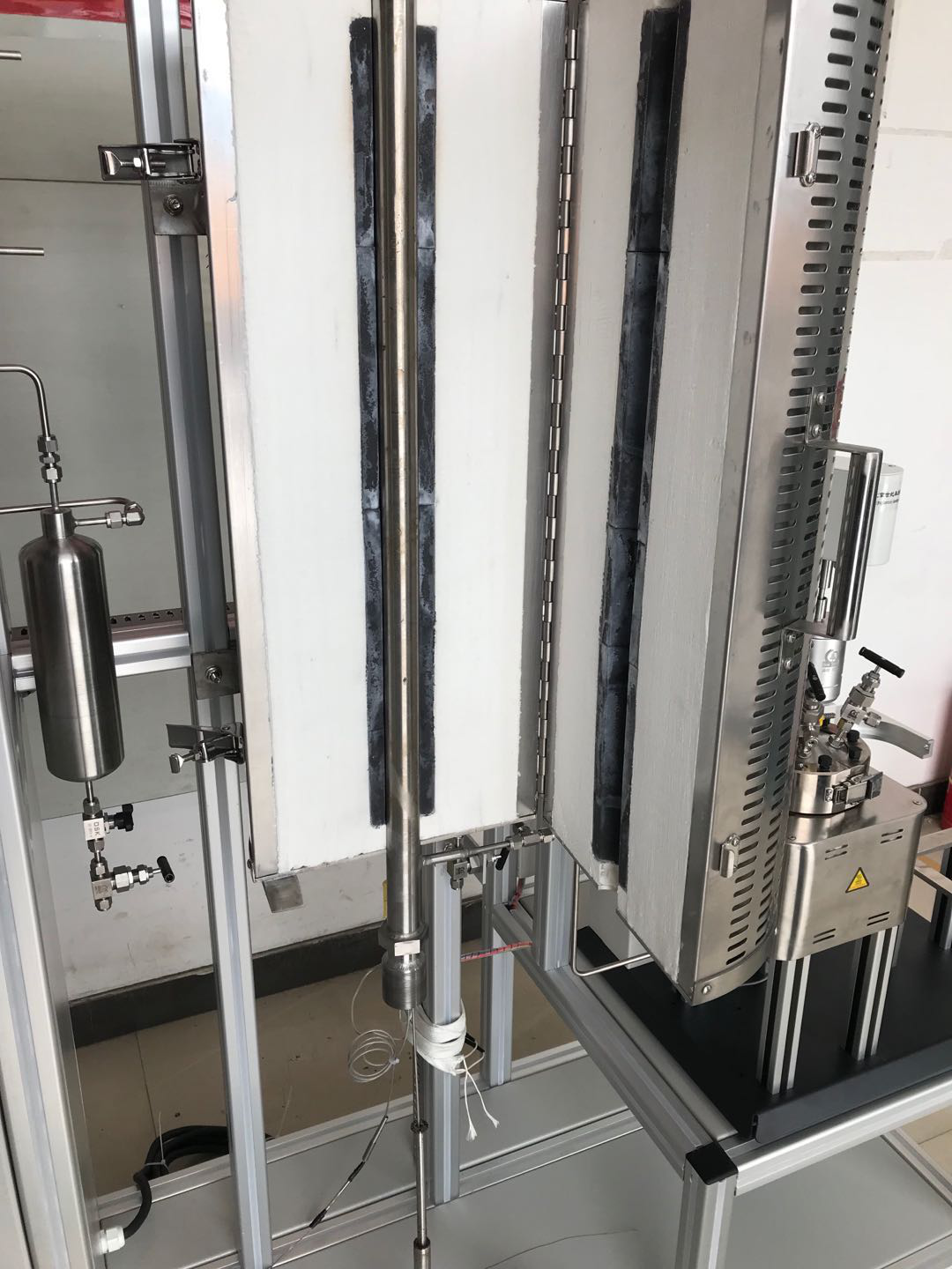 固定床反應(yīng)器(圖1) 固定床反應(yīng)器(圖1)